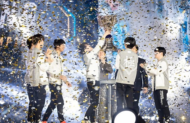 街头篮球》宇宙探险队版本上线：太空主题球场开启，福利活动送稀有奖励