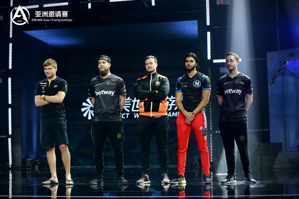 PRX教练回忆EDG陪练时光：团队变动中的电竞友情