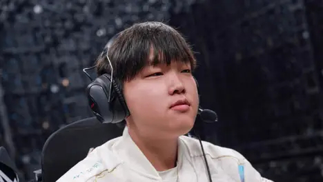 英雄联盟测试服更新夺冠版本，T1战队封面Zeus缺席引热议